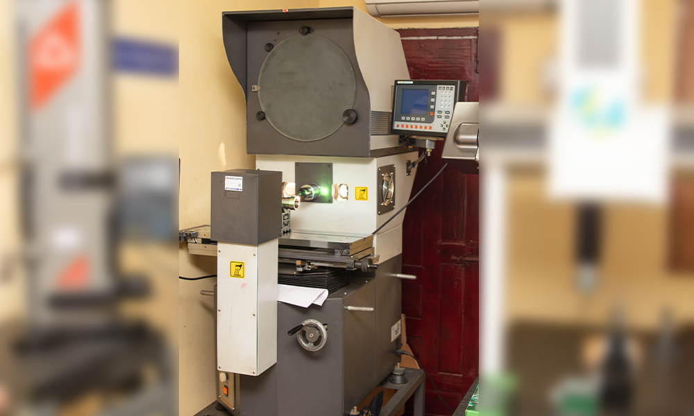 PROFILE PROJECTOR